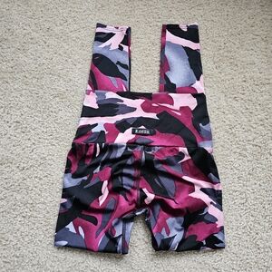 KDeer high rise cropped yoga leggings geometric camo purple pink black small